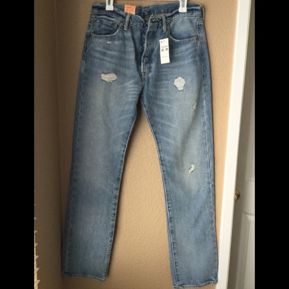 New Levi’s 501 Distressed. NWT